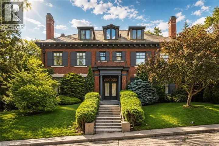 5 UNDERCLIFFE Avenue, Hamilton, Ontario L8P3G9