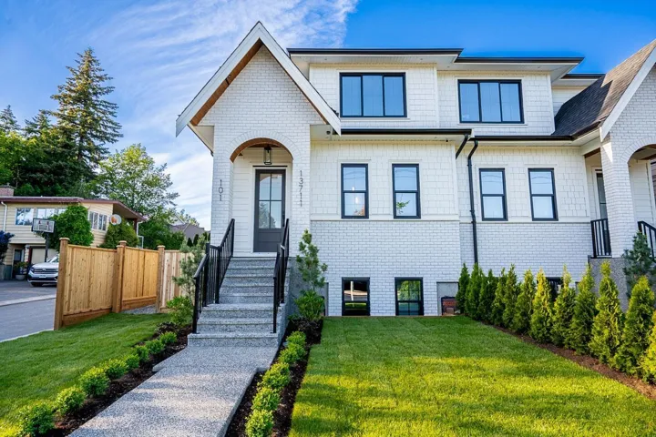 101 13711 16 AVENUE, Surrey, British Columbia V4A1P7