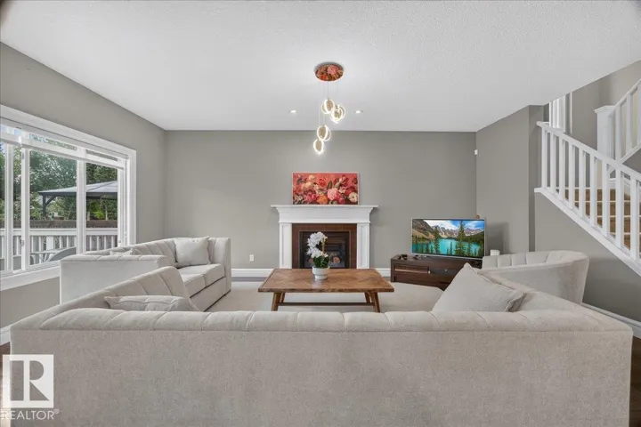 11408 15 AV SW, Edmonton, Alberta T6W0Z8