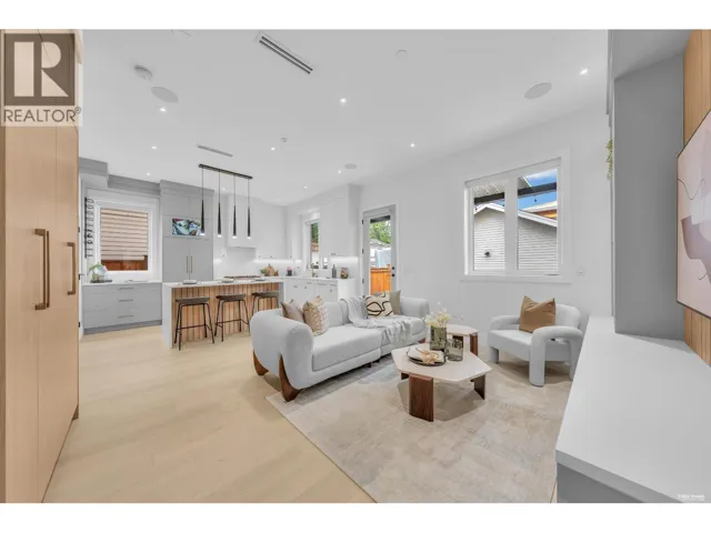 2 3627 E 45TH AVENUE, Vancouver, British Columbia V5R3G6