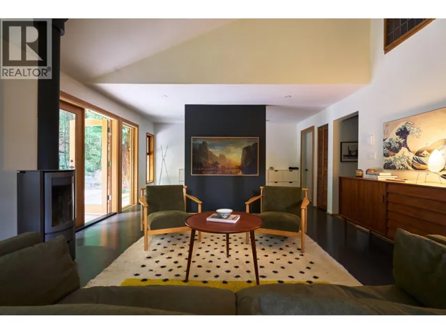 4759 MOUNTAIN HIGHWAY, North Vancouver, British Columbia V7K2K7