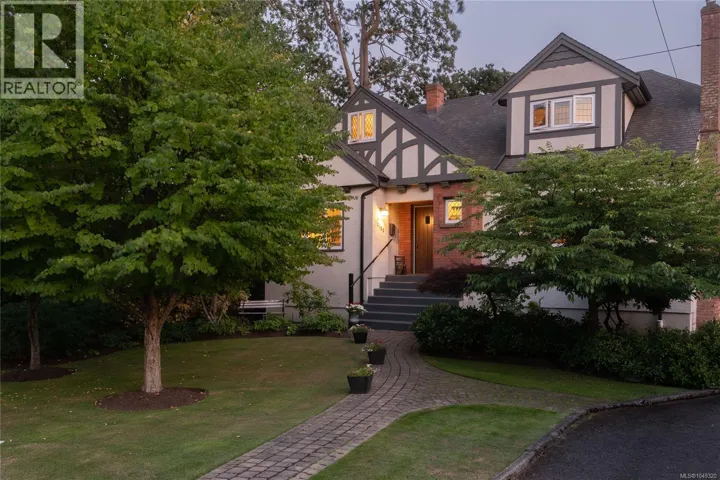 2125 Central Ave, Oak Bay, British Columbia V8S2R4