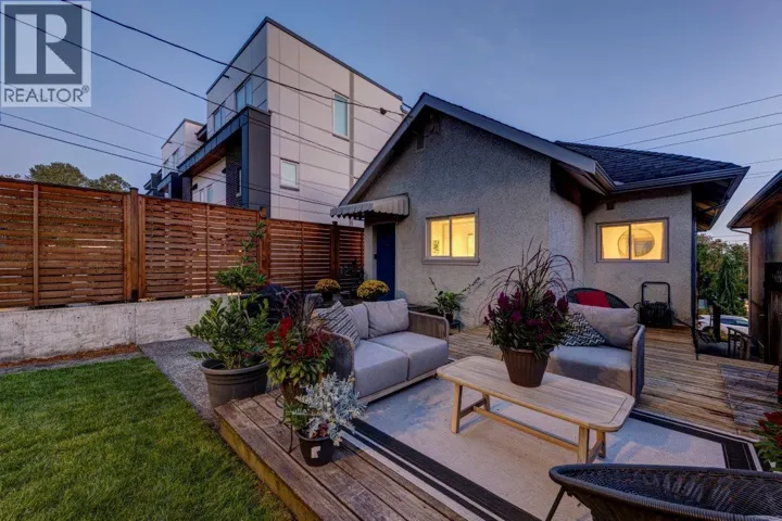 744 E 3RD STREET, North Vancouver, British Columbia V7L1G9