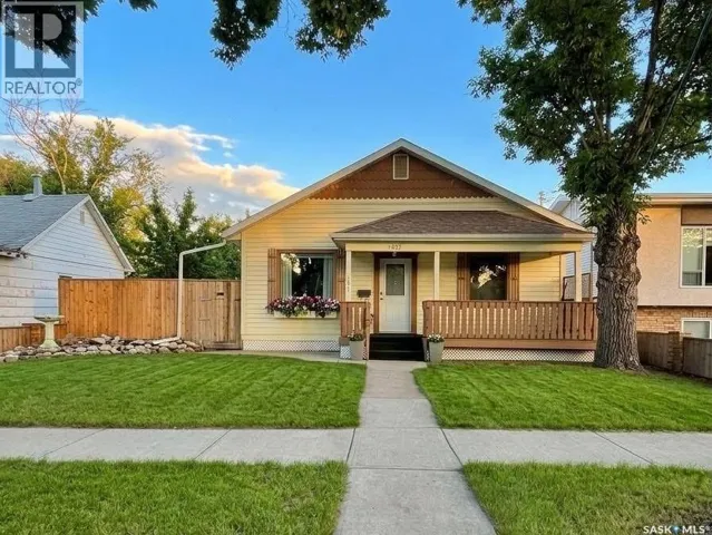437 Grandview STREET W, Moose Jaw, Saskatchewan S6H5L2