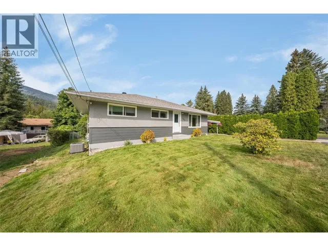 762 5th Avenue, Castlegar, British Columbia V1N1W6