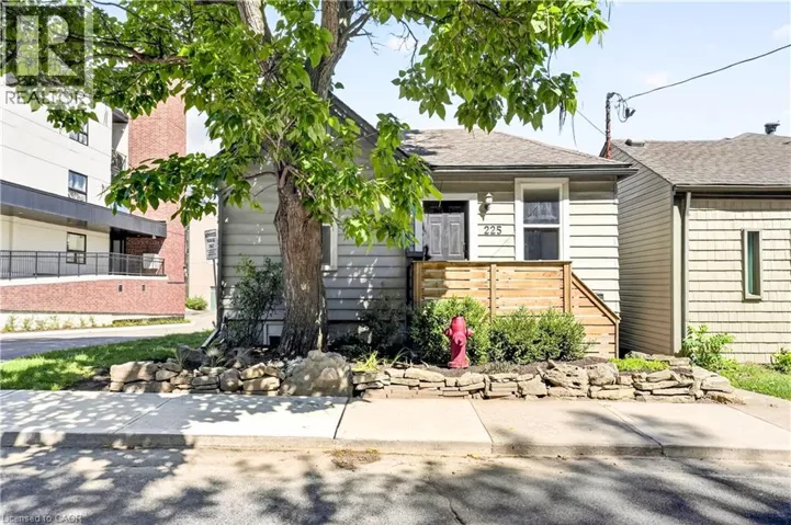 225 CHARLTON Avenue E, Hamilton, Ontario L8N1Z2