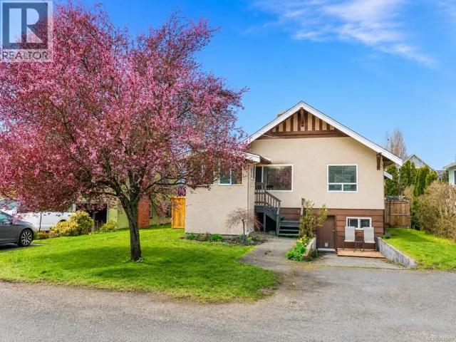 3074 Earl Grey St, Saanich, British Columbia V9A1W7