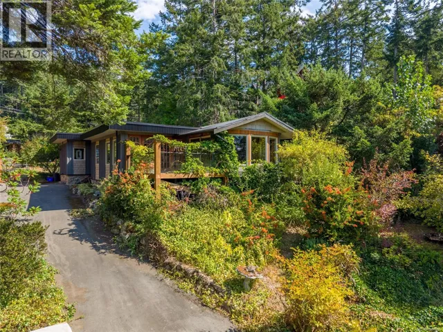 3707 Rope Rd, Pender Island, British Columbia V0N2M2