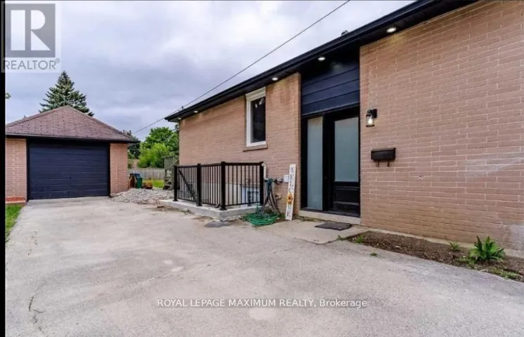 UPPER LEVEL - 8 LAWRENCE CRESCENT, Brampton (Bram East), Ontario L6W2P3