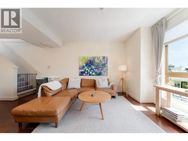 64 728 W 14TH STREET, North Vancouver, British Columbia V7M0A8