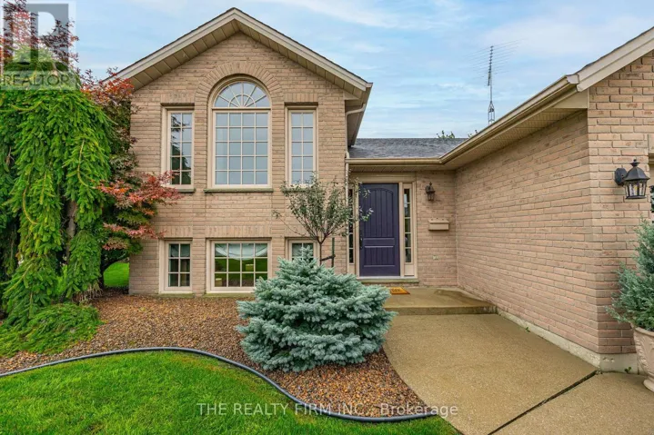 4077 PINE CRESCENT, Petrolia, Ontario N0N1R0