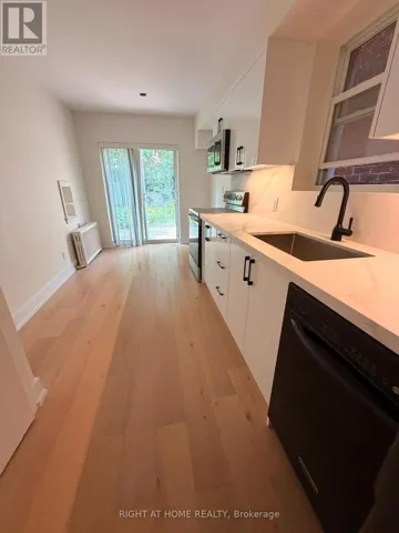 102 - 3384 LAKE SHORE BOULEVARD W, Toronto (Long Branch), Ontario M8W1M9