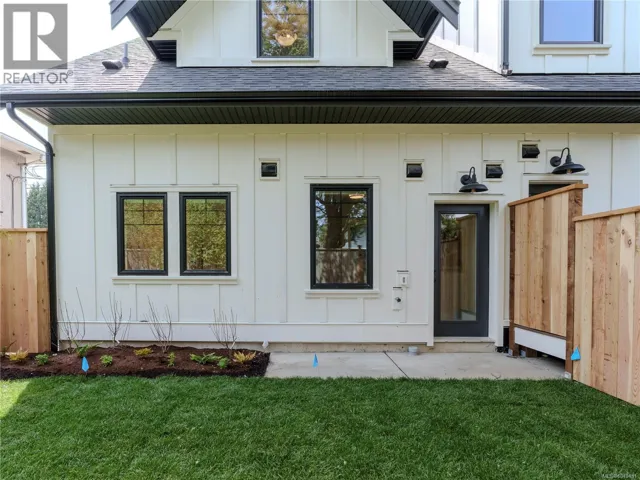 8 1830 Allenby St, Saanich, British Columbia V8R3B7