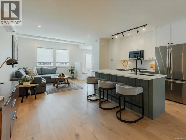 4 1830 Allenby St, Saanich, British Columbia V8R3B7