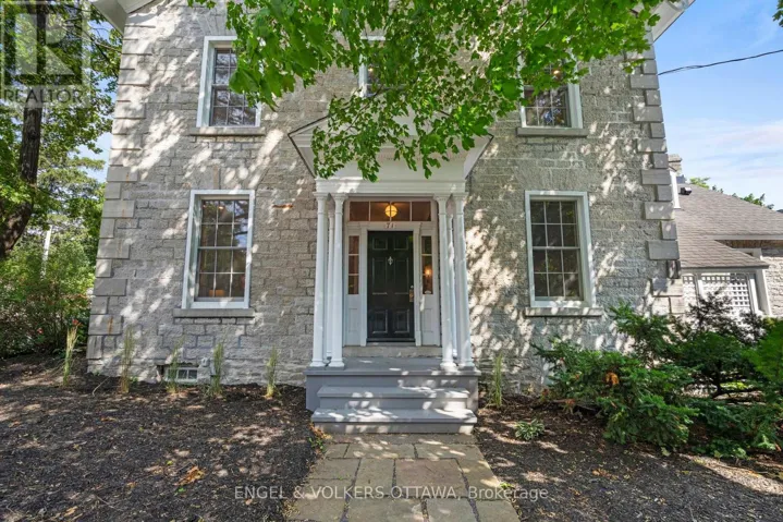 71 THOMAS STREET, Ottawa, Ontario K1M1M7
