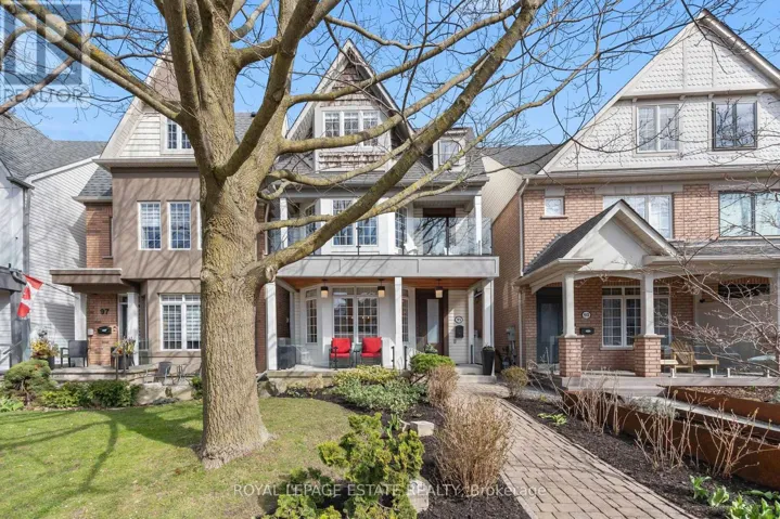 95 BOARDWALK DRIVE, Toronto (The Beaches), Ontario M4L3X9