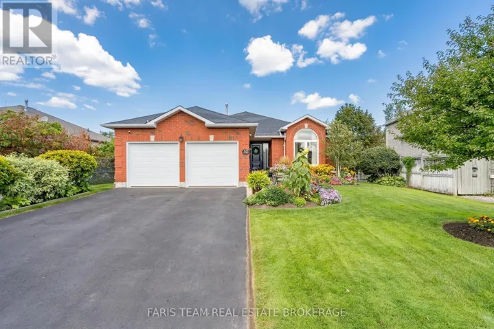 32 STANLEY STREET, Barrie (East Bayfield), Ontario L4M6V6