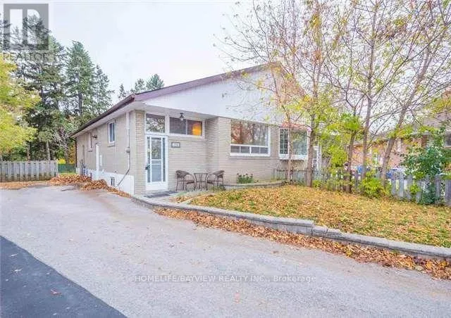 104 WILLOW(MAIN FLOOR) LANE, Newmarket (Bristol-London), Ontario L3Y4J2