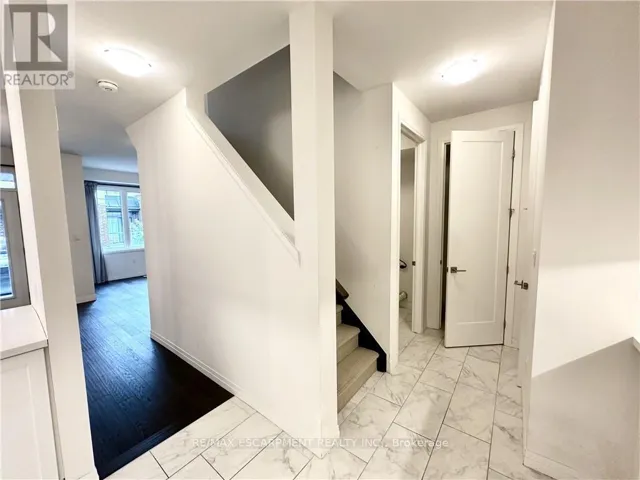 16 RITCHIE LANE, Hamilton (Meadowlands), Ontario L9G3K9