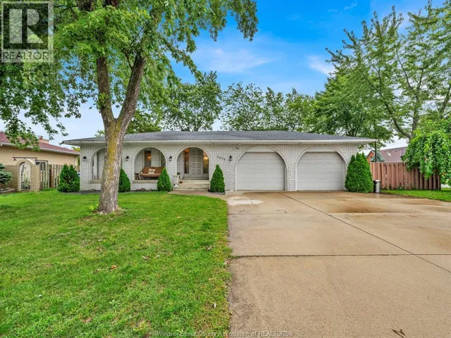2068 Lesperance, Tecumseh, Ontario N8N2N4