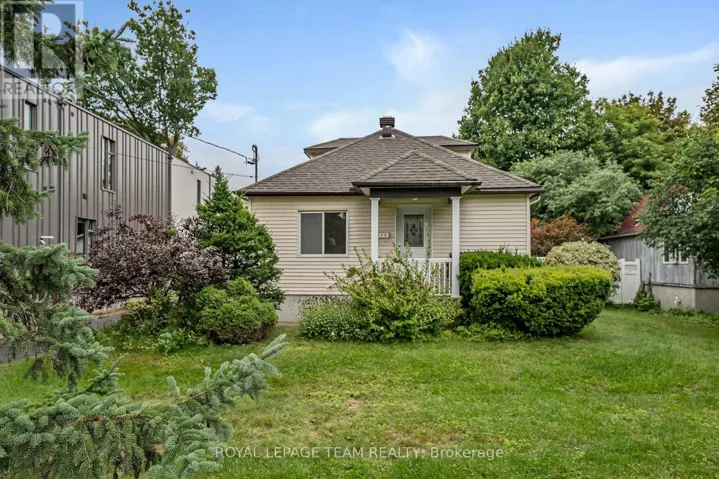 658 TWEEDSMUIR AVENUE, Ottawa, Ontario K1Z5P6