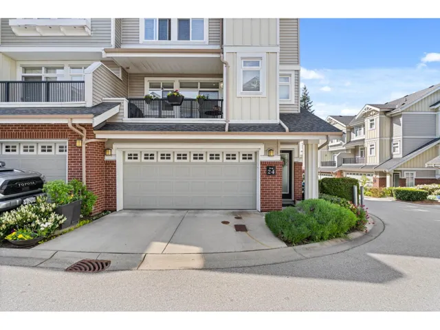 24 2925 KING GEORGE BOULEVARD, Surrey, British Columbia V4P1B8