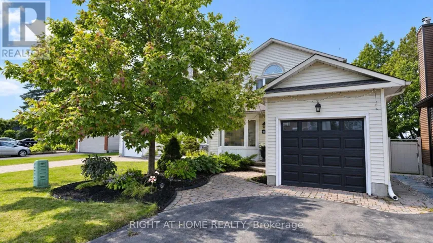 672 FARMBROOK CRESCENT, Ottawa, Ontario K4A2L1