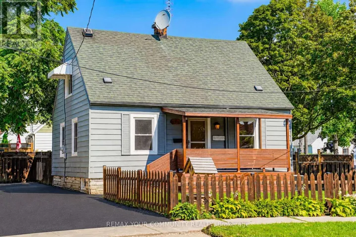 102 HEARST CIRCLE, TORONTO CIRCLE, Toronto (Brookhaven-Amesbury), Ontario M6M2V1
