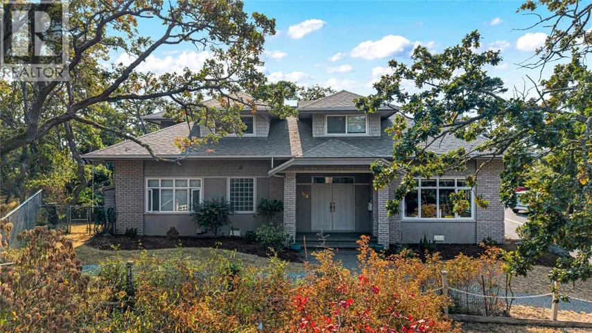 568 Island Rd, Oak Bay, British Columbia V8S2T6