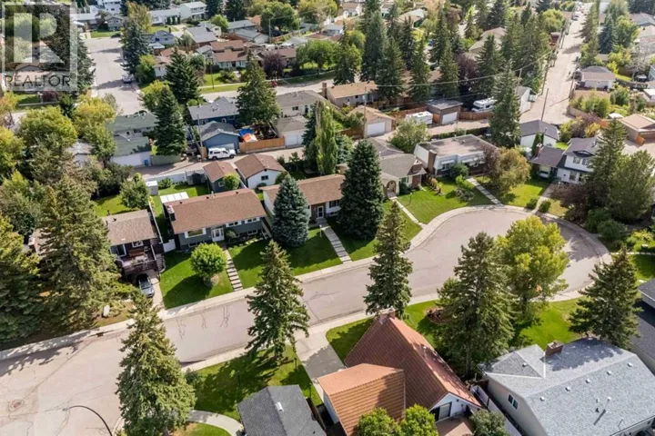 116 Queensland Place SE, Calgary, Alberta T2J4G8