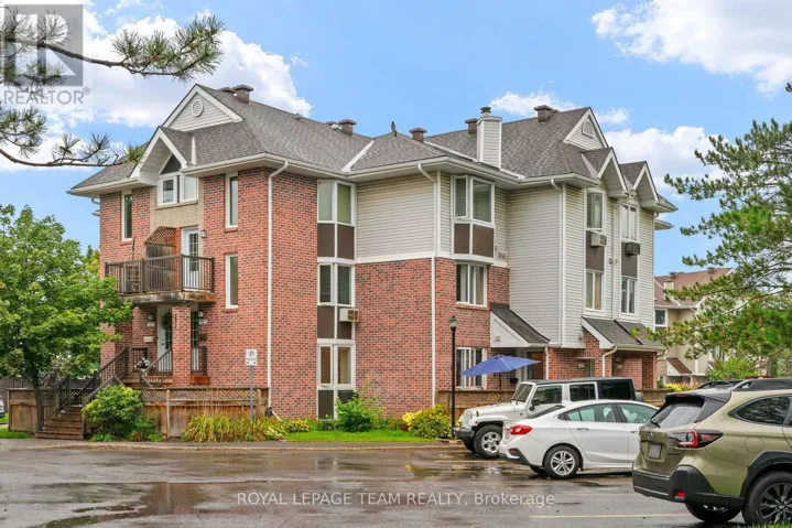 12 - 12-2 STONEBANK CRESCENT, Ottawa, Ontario K2H9M4