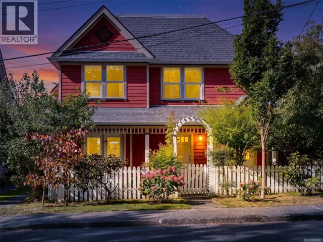 1110 Reno St, Victoria, British Columbia V9A4B6