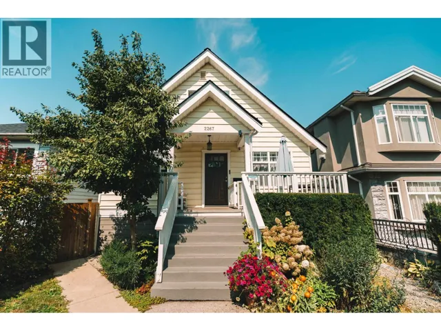 2267 NAPIER STREET, Vancouver, British Columbia V5L2P3
