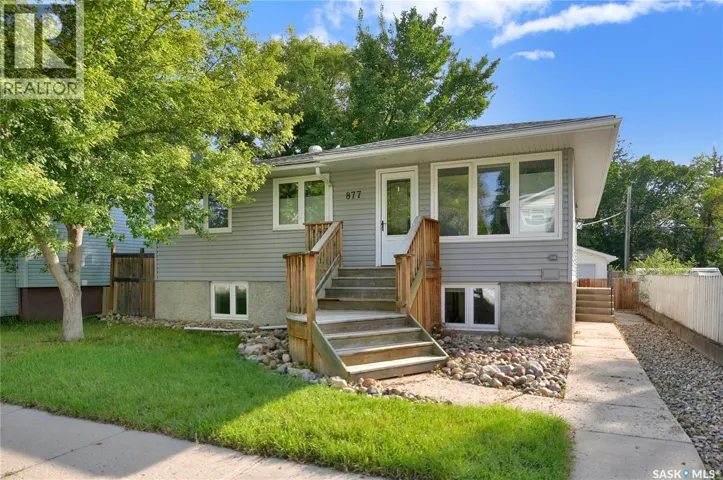 877 Elgin AVENUE, Moose Jaw, Saskatchewan S6H4G6