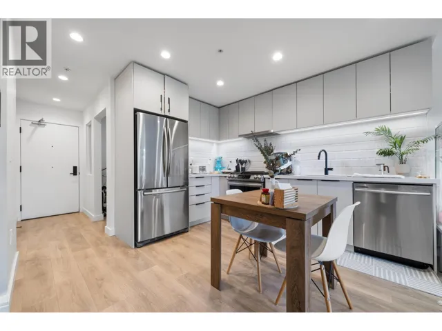 303 3038 ST GEORGE STREET, Port Moody, British Columbia V3H0L3