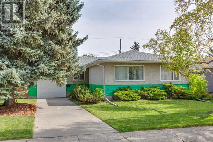 28 Gainsborough Drive SW, Calgary, Alberta T3E4W7