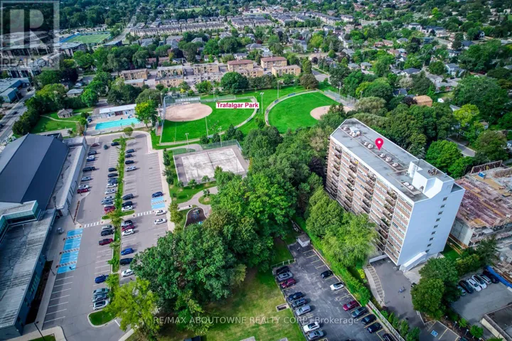 906 - 212 KERR STREET, Oakville (CO Central), Ontario L6K3B1