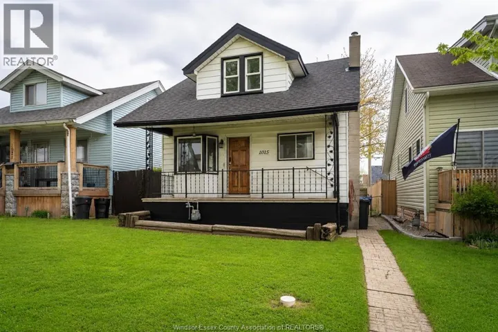 1015 OAK, Windsor, Ontario N9A5G5