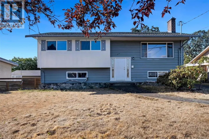 909 Shearwater St, Esquimalt, British Columbia V9A4V3