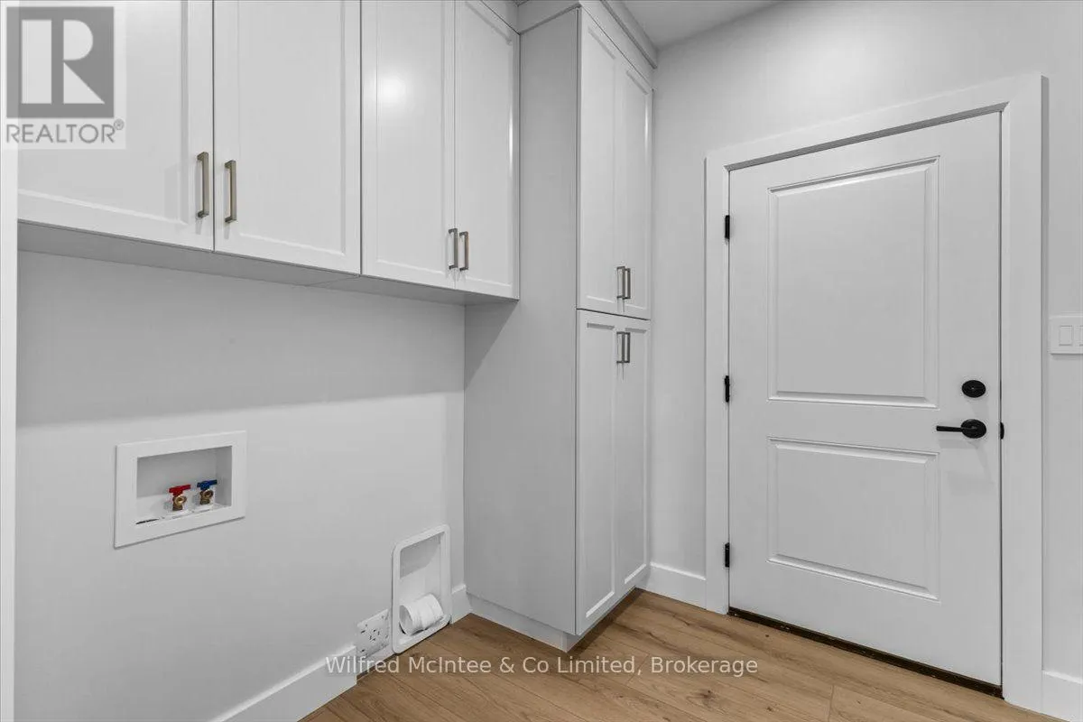 Mudroom w/ Laundry Hook up Mudroom w/ Laundry Hook up