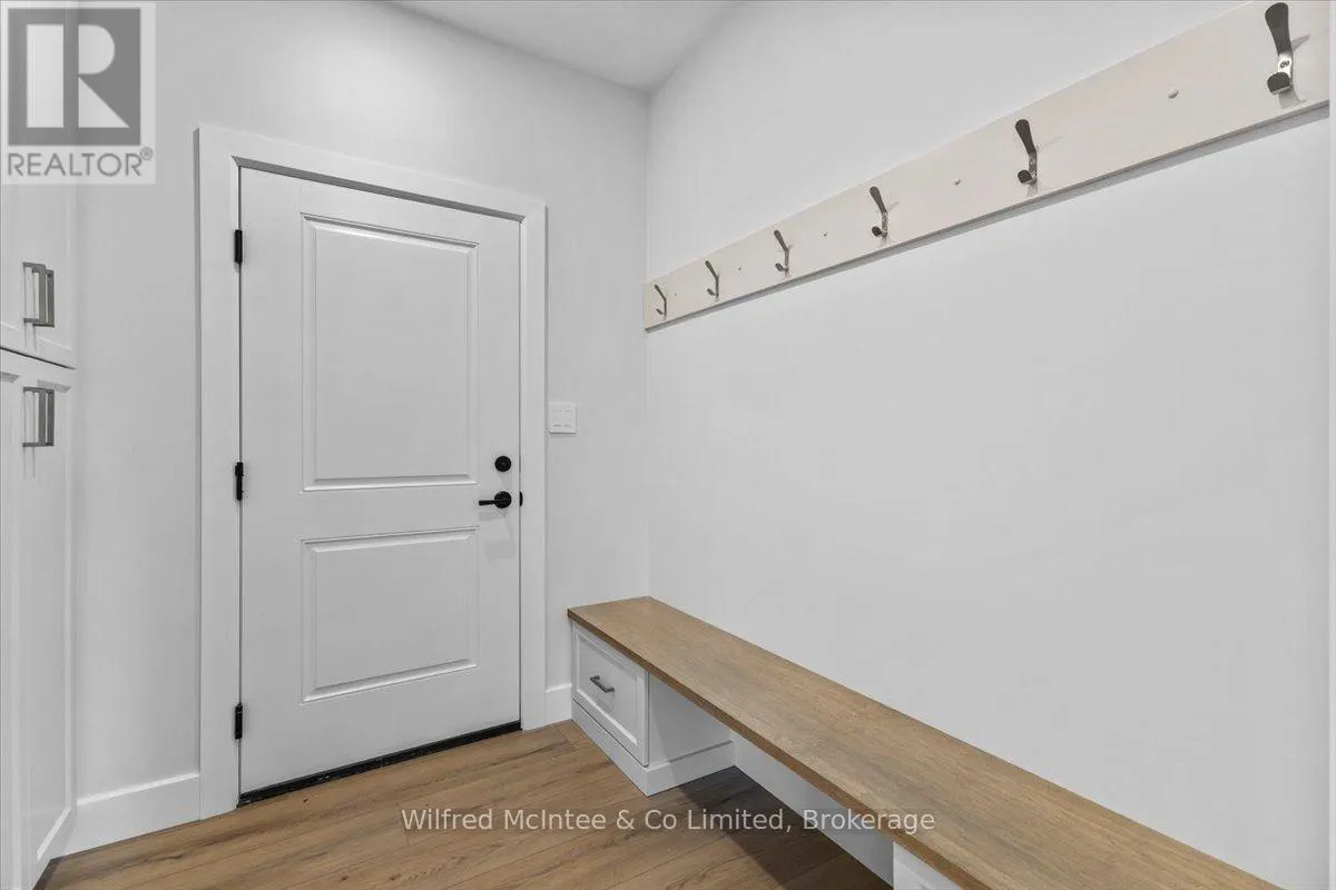 Mudroom w/ Laundry Hook up Mudroom w/ Laundry Hook up