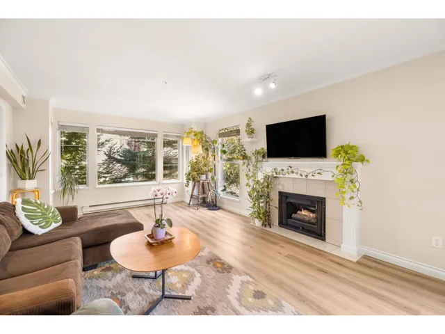 204 20350 54 AVENUE, Langley, British Columbia V3A8J4
