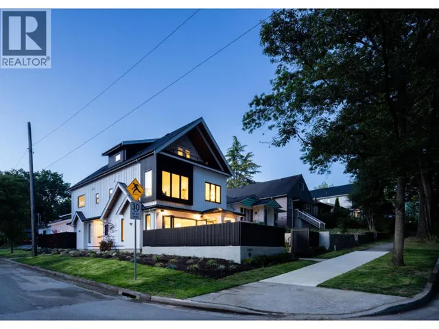 2307 E 3RD AVENUE, Vancouver, British Columbia V5N4W7