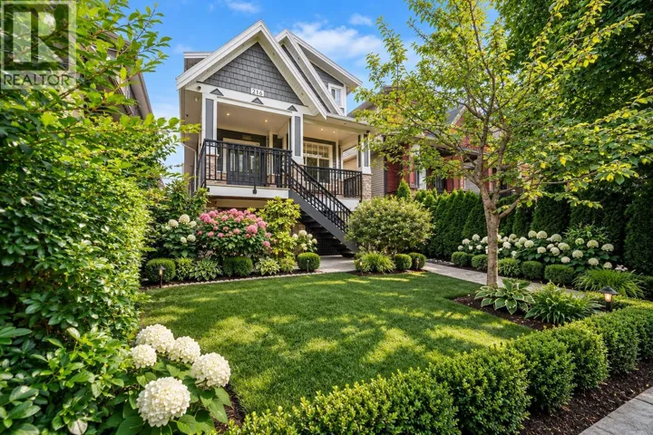 216 HUME STREET, New Westminster, British Columbia V3M5N5