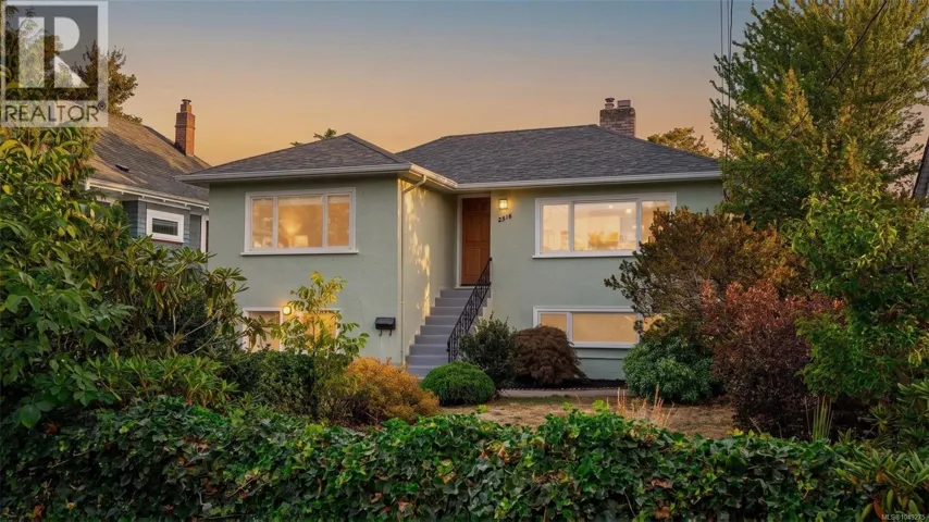 2516 Prior St, Victoria, British Columbia V8T3X6