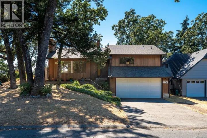 973 Landeen Pl, Saanich, British Columbia V8X3Z4