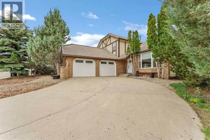 8 Ross View Bay SE, Medicine Hat, Alberta T1B3H9