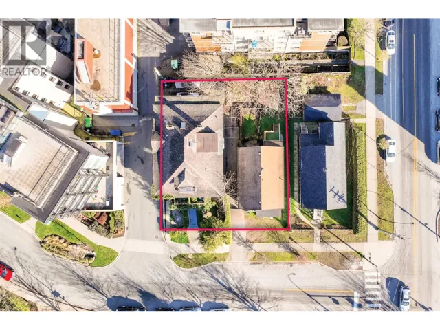 160 164 E 10TH STREET, North Vancouver, British Columbia V7L2C8