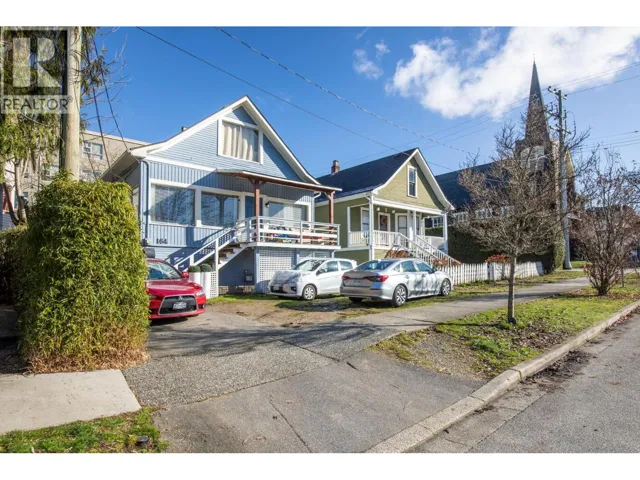 164 E 10TH STREET, North Vancouver, British Columbia V7L2C8