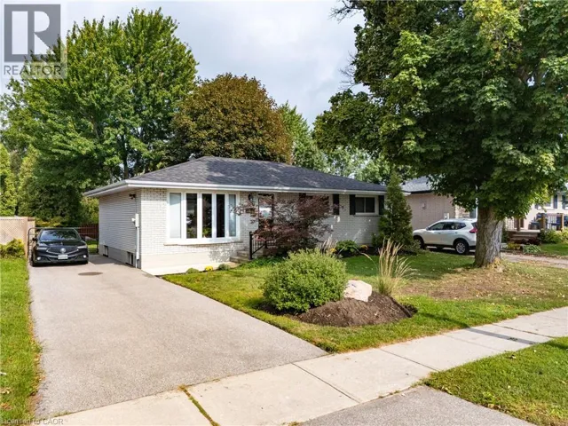 7 CAMBRIDGE Drive, Brantford, Ontario N3R5E1